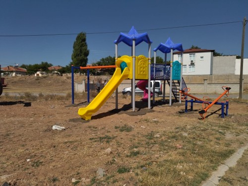 ​Yeni Süksün, Sağlık ve Akçatı Mahallelerimizde çocuk oyun parkı yapım çalışmaları sürüyor.