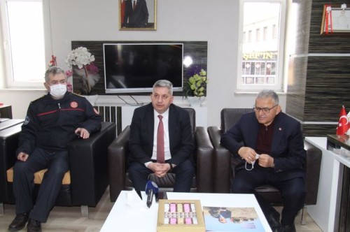 Dr. Memduh Büyükkılıç Geçmiş olsun ziyaretinde bulundu.