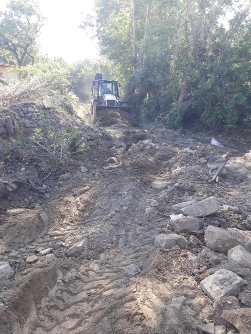 Fen İşleri ekipleri sürdürdüğü sulama kanalı, taşkın kanalı ve dere temizliğine devam ediyor