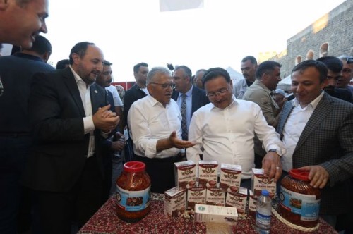 ​AVRUPADAKİ TÜRKLER KAYSERİ BULUŞMASINDA BÜNYAN STANDI YOĞUN İLGİ GÖRDÜ