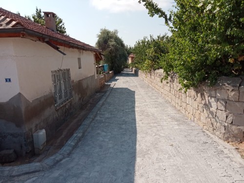 Cumhuriyet Mahallemizde, Akbayır Sokakta kilitli parke yol çalışmalarımız devam ediyor.