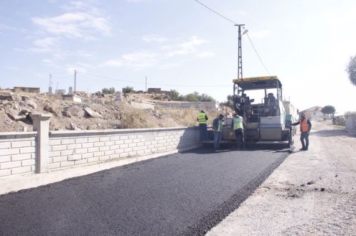 ​Karakaya Mahallemizde uzun süredir beklenen altyapı çalışmalarının tamamlanması ile asfalt yapım ça