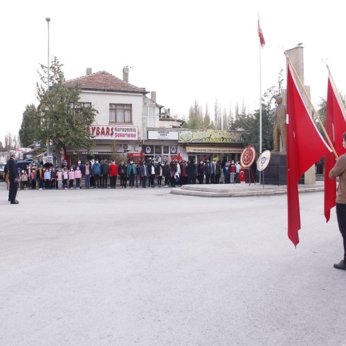 ​BÜNYAN'DA 29 EKİM KUTLAMALARI ÇELENK SUNUMUYLA BAŞLADI