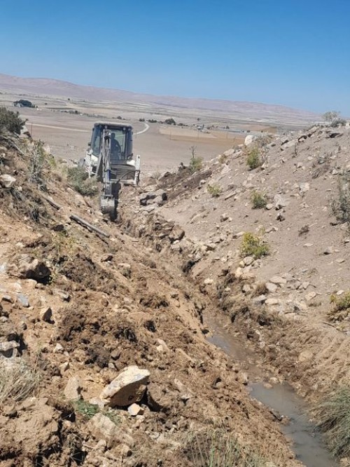 Girveli Mahallesinde  Çeşme suyu hatları yenileniyor.