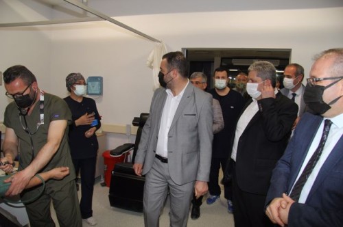 Başkan ALTUN Sağlık Haftası ve Ramazan ayı vesilesi ile Sağlık Çalışanlarını ziyaret edildi.