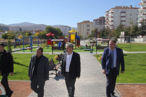 Başkan "ALTUN" Fatih Mahallesinde yapımı biten parkı inceledi.